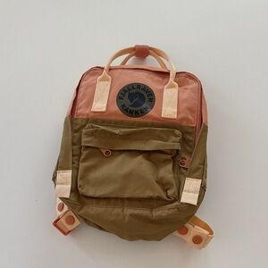 Fjallraven Kånken Backpack - Olive and Coral